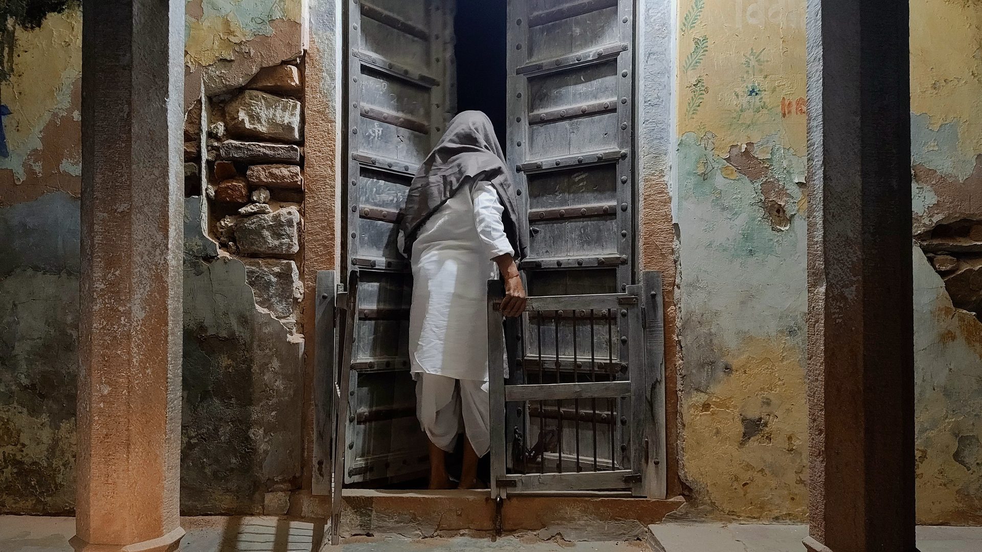 Cinematography still 40 by Harshit Sharma — Cinescope, Environmental, Atmospheric Light